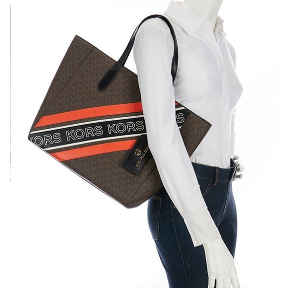 Michael Kors Bags Michael Kors Signature Sinclair Large East West